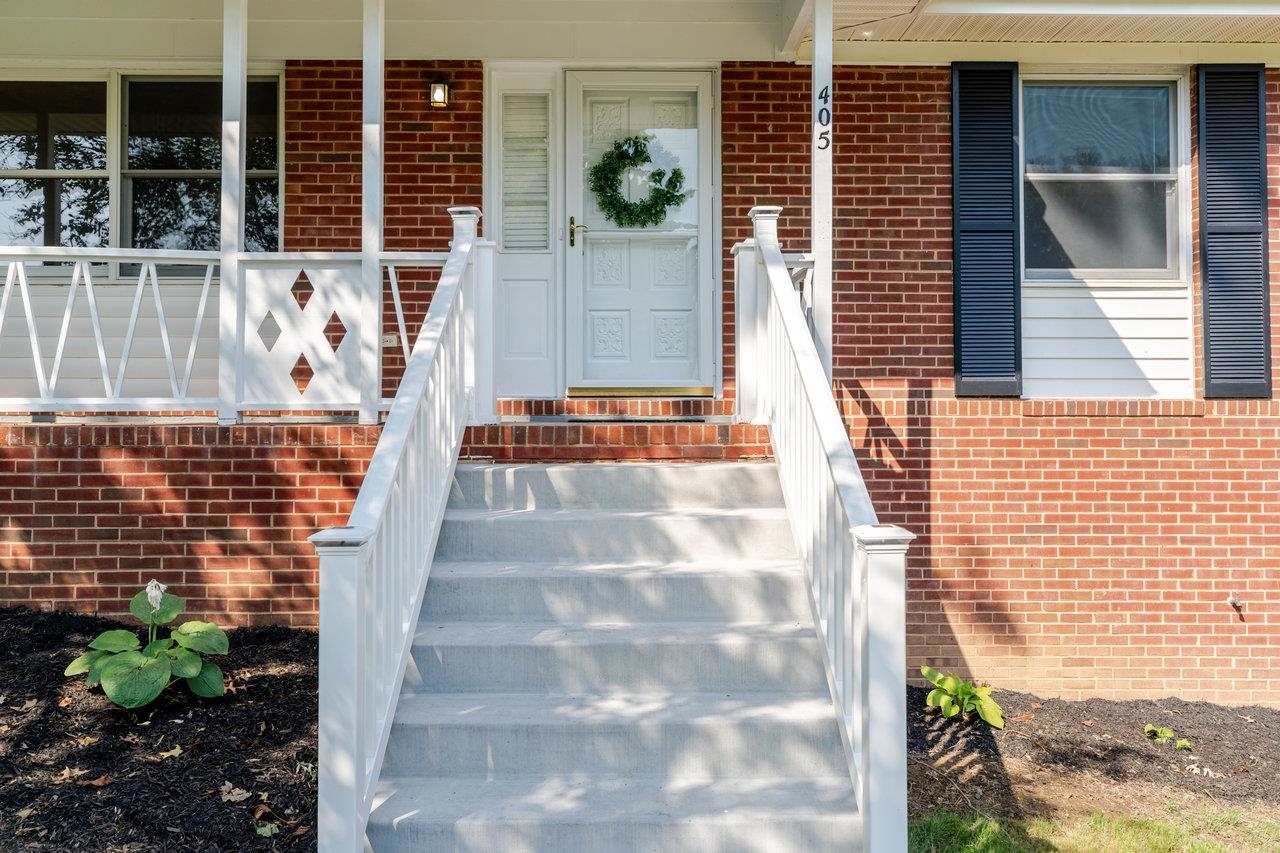 405 CEDAR ST, HARRISONBURG, Virginia 22801, 3 Bedrooms Bedrooms, ,1 BathroomBathrooms,Residential,405 CEDAR ST,666177 MLS # 666177
