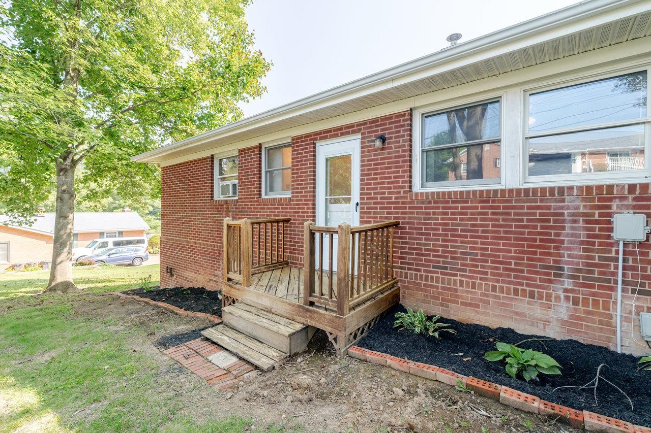 405 CEDAR ST, HARRISONBURG, Virginia 22801, 3 Bedrooms Bedrooms, ,1 BathroomBathrooms,Residential,405 CEDAR ST,666177 MLS # 666177