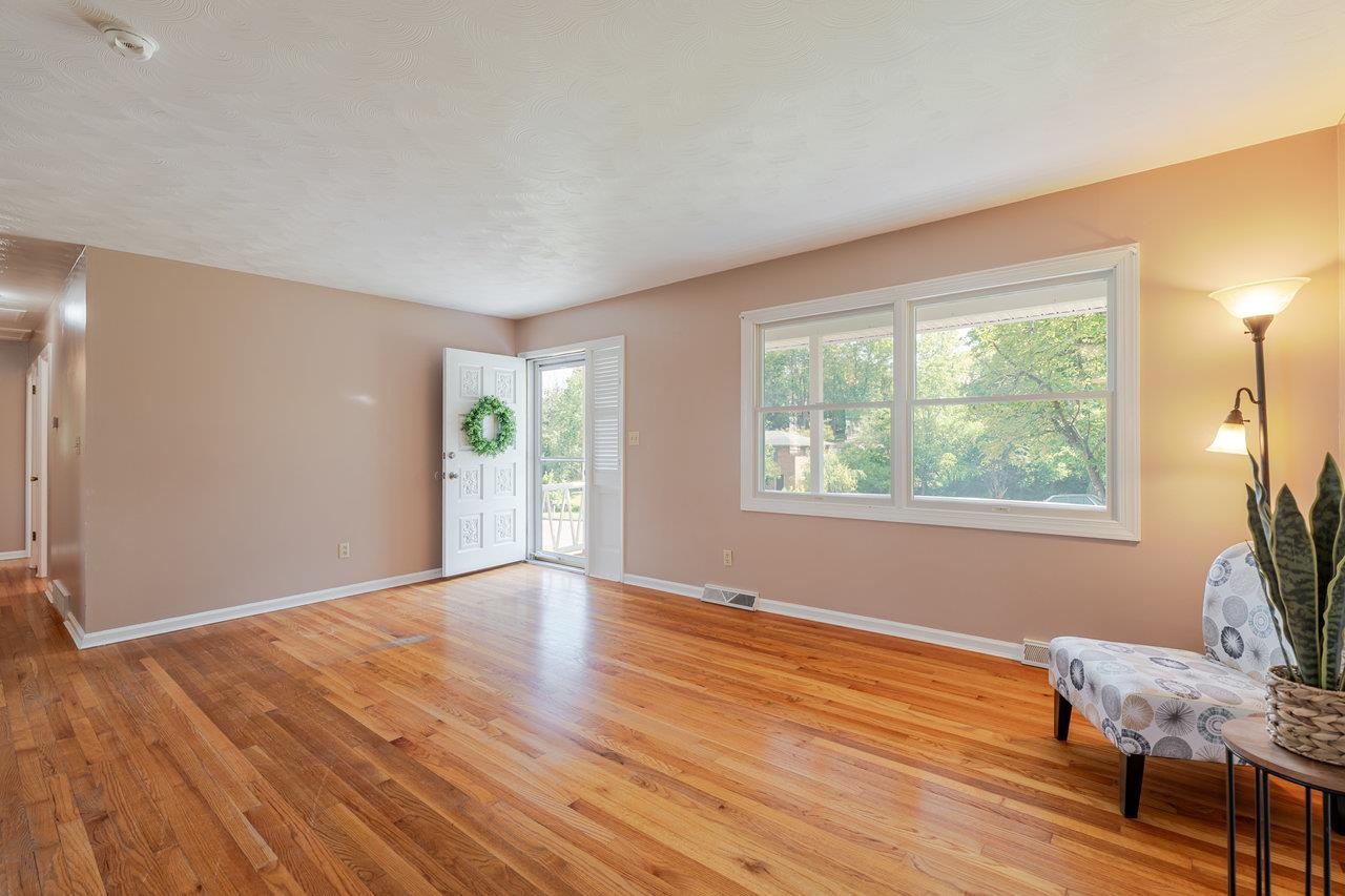 405 CEDAR ST, HARRISONBURG, Virginia 22801, 3 Bedrooms Bedrooms, ,1 BathroomBathrooms,Residential,405 CEDAR ST,666177 MLS # 666177