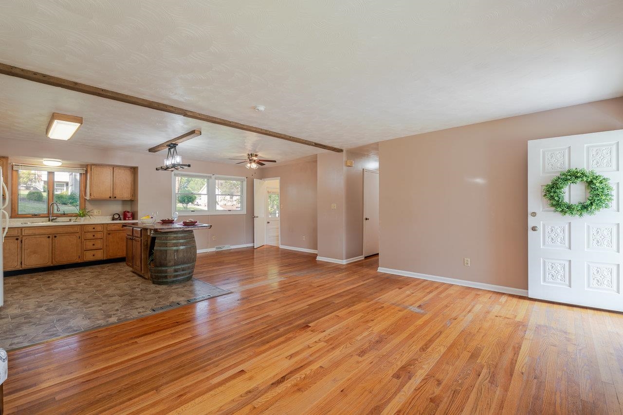 405 CEDAR ST, HARRISONBURG, Virginia 22801, 3 Bedrooms Bedrooms, ,1 BathroomBathrooms,Residential,405 CEDAR ST,666177 MLS # 666177