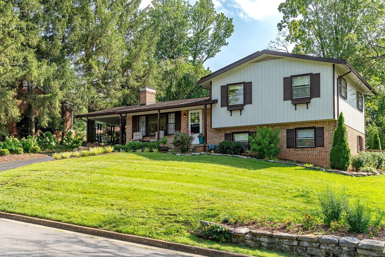 365 WEST AVE, HARRISONBURG, Virginia 22801, 3 Bedrooms Bedrooms, ,2 BathroomsBathrooms,Residential,365 WEST AVE,666178 MLS # 666178