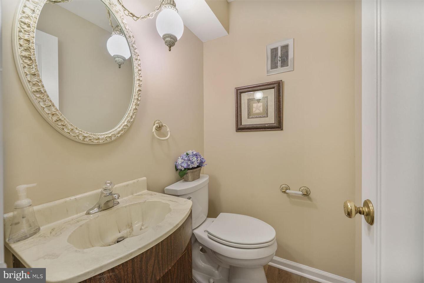 5932 QUEENSTON ST, SPRINGFIELD, Virginia 22152, 3 Bedrooms Bedrooms, ,2 BathroomsBathrooms,Residential,For sale,5932 QUEENSTON ST,VAFX2241732 MLS # VAFX2241732