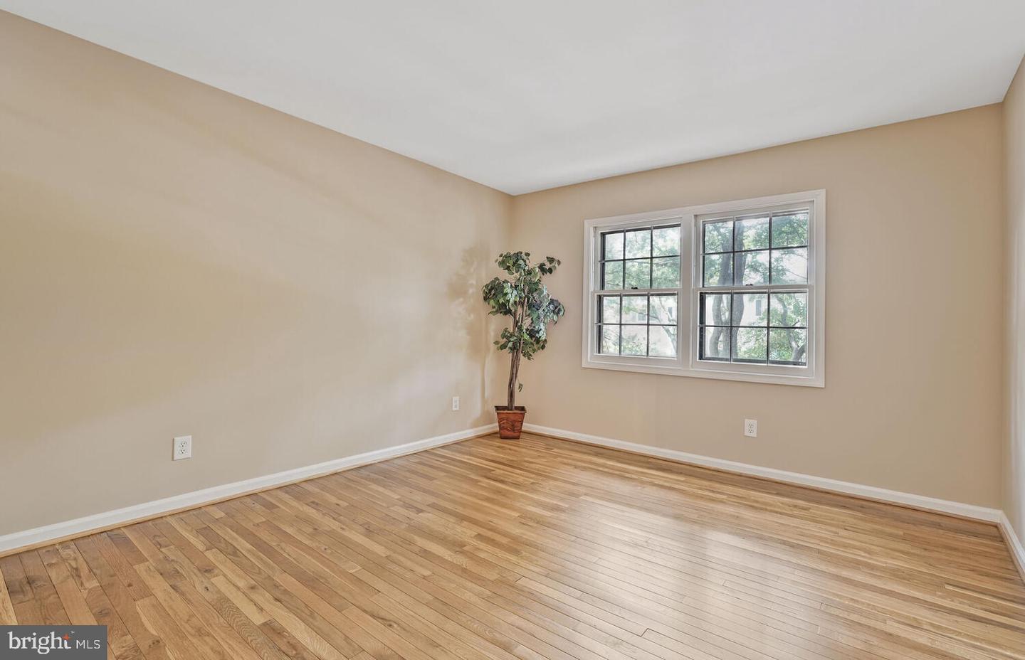 5932 QUEENSTON ST, SPRINGFIELD, Virginia 22152, 3 Bedrooms Bedrooms, ,2 BathroomsBathrooms,Residential,For sale,5932 QUEENSTON ST,VAFX2241732 MLS # VAFX2241732