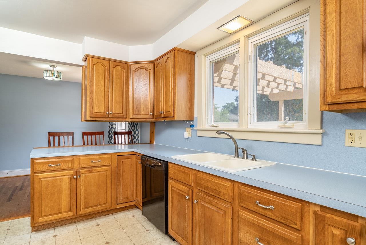 340 NEW YORK AVE, HARRISONBURG, Virginia 22801, 4 Bedrooms Bedrooms, ,3 BathroomsBathrooms,Residential,340 NEW YORK AVE,666186 MLS # 666186