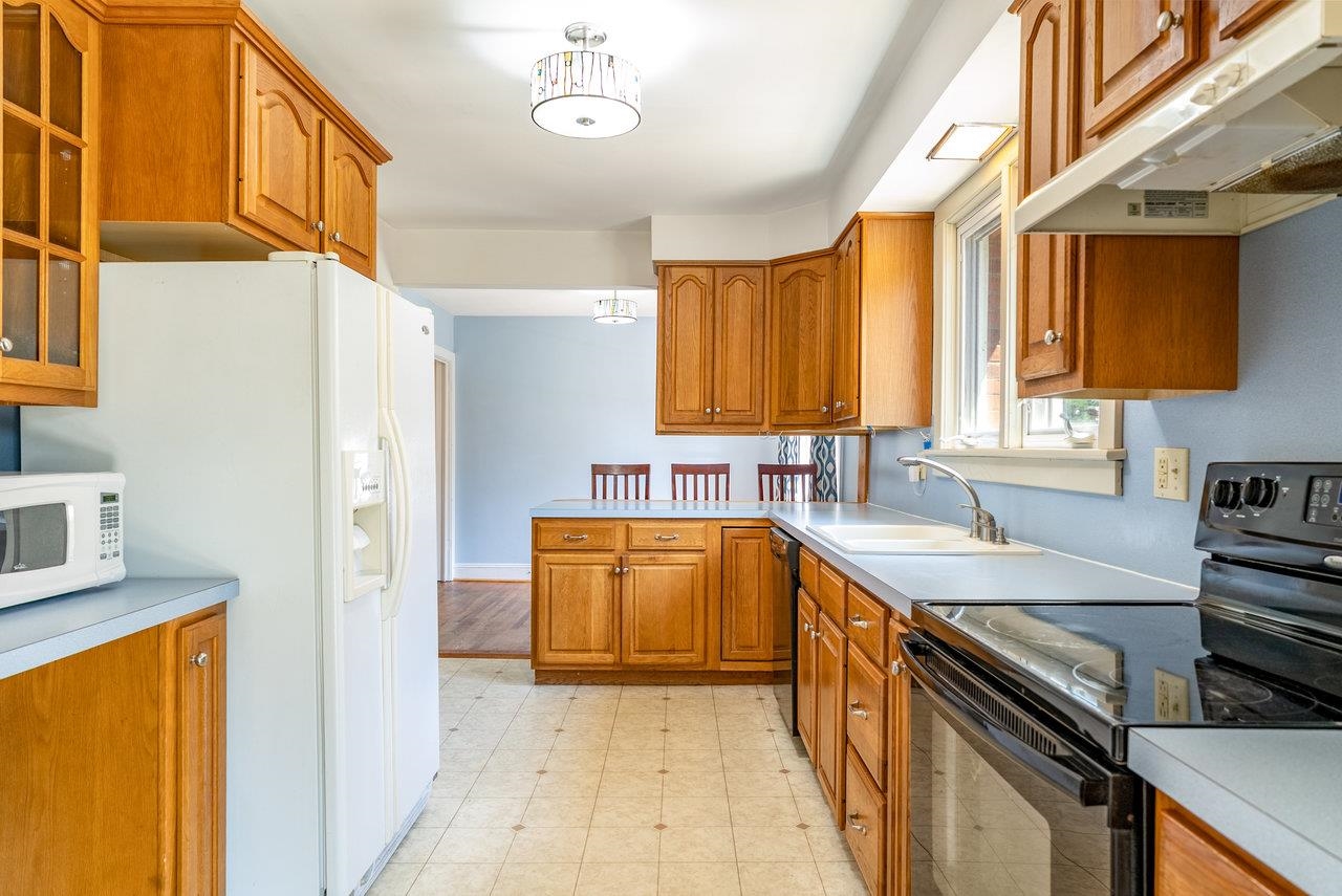 340 NEW YORK AVE, HARRISONBURG, Virginia 22801, 4 Bedrooms Bedrooms, ,3 BathroomsBathrooms,Residential,340 NEW YORK AVE,666186 MLS # 666186