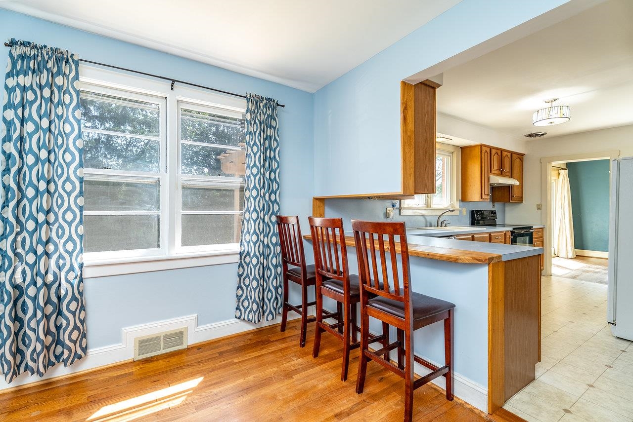 340 NEW YORK AVE, HARRISONBURG, Virginia 22801, 4 Bedrooms Bedrooms, ,3 BathroomsBathrooms,Residential,340 NEW YORK AVE,666186 MLS # 666186
