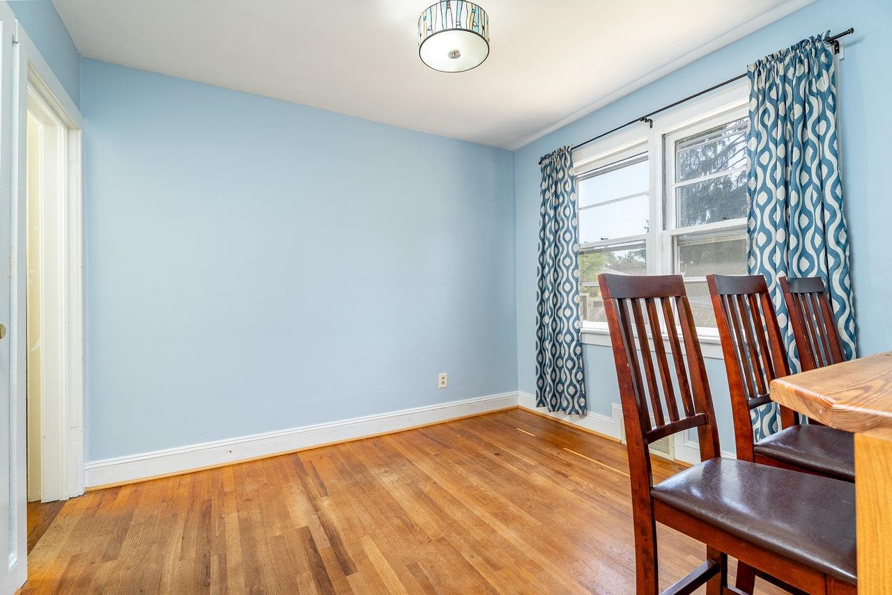 340 NEW YORK AVE, HARRISONBURG, Virginia 22801, 4 Bedrooms Bedrooms, ,3 BathroomsBathrooms,Residential,340 NEW YORK AVE,666186 MLS # 666186