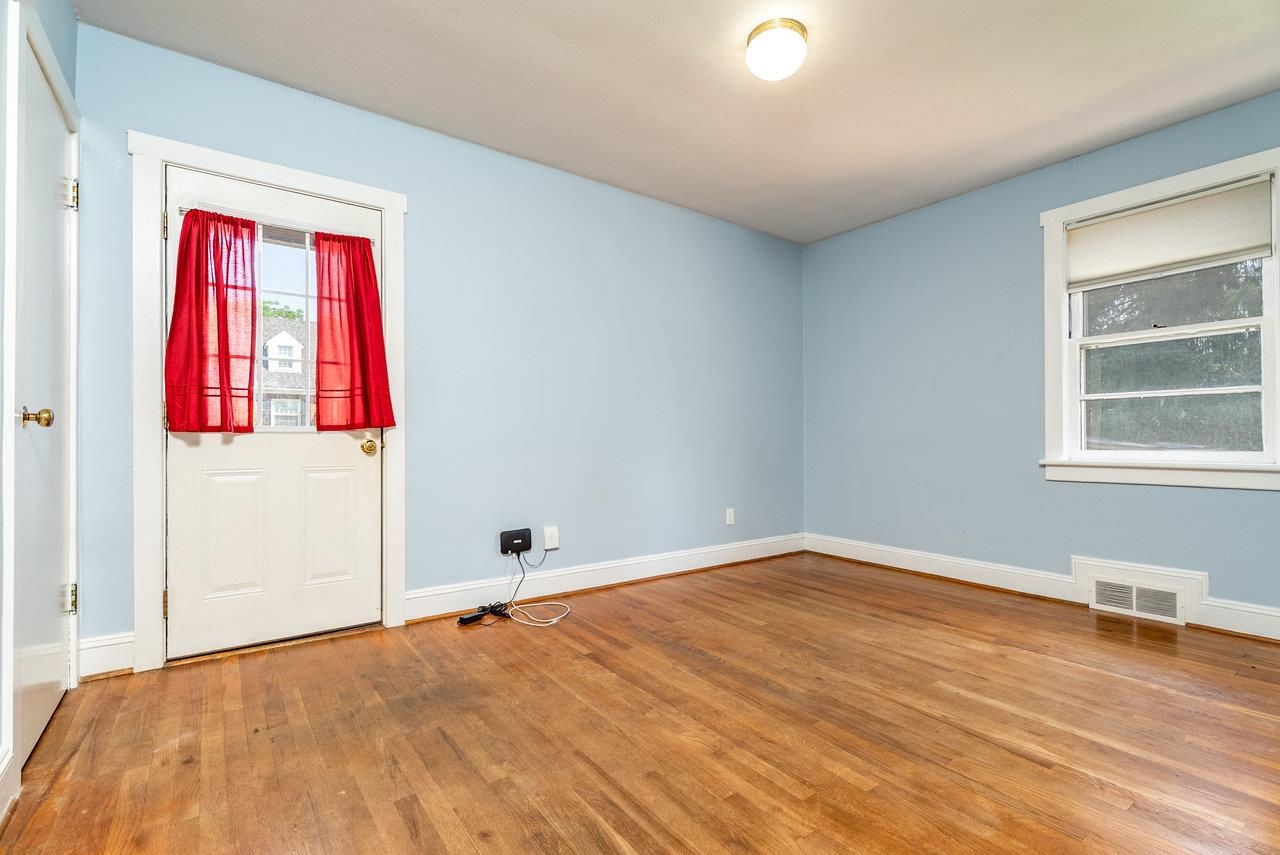 340 NEW YORK AVE, HARRISONBURG, Virginia 22801, 4 Bedrooms Bedrooms, ,3 BathroomsBathrooms,Residential,340 NEW YORK AVE,666186 MLS # 666186