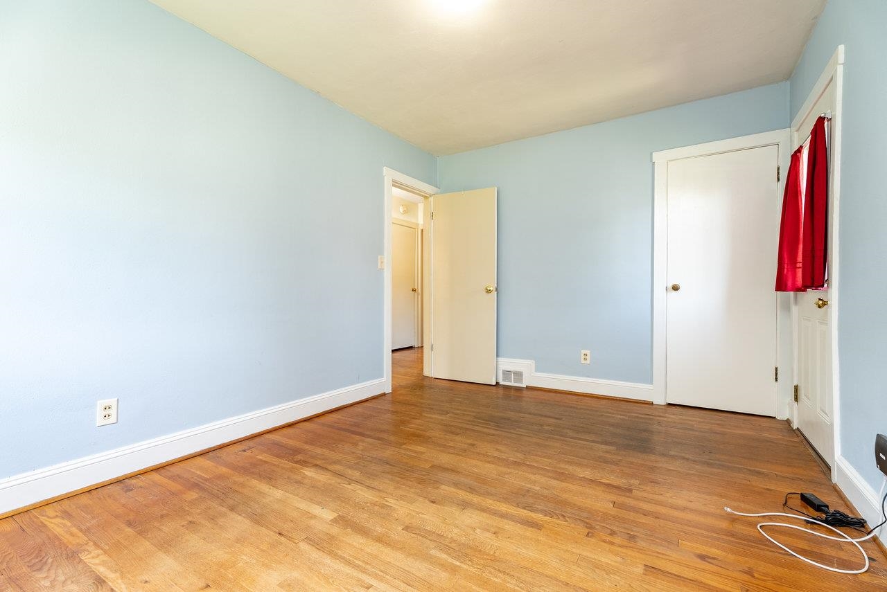 340 NEW YORK AVE, HARRISONBURG, Virginia 22801, 4 Bedrooms Bedrooms, ,3 BathroomsBathrooms,Residential,340 NEW YORK AVE,666186 MLS # 666186