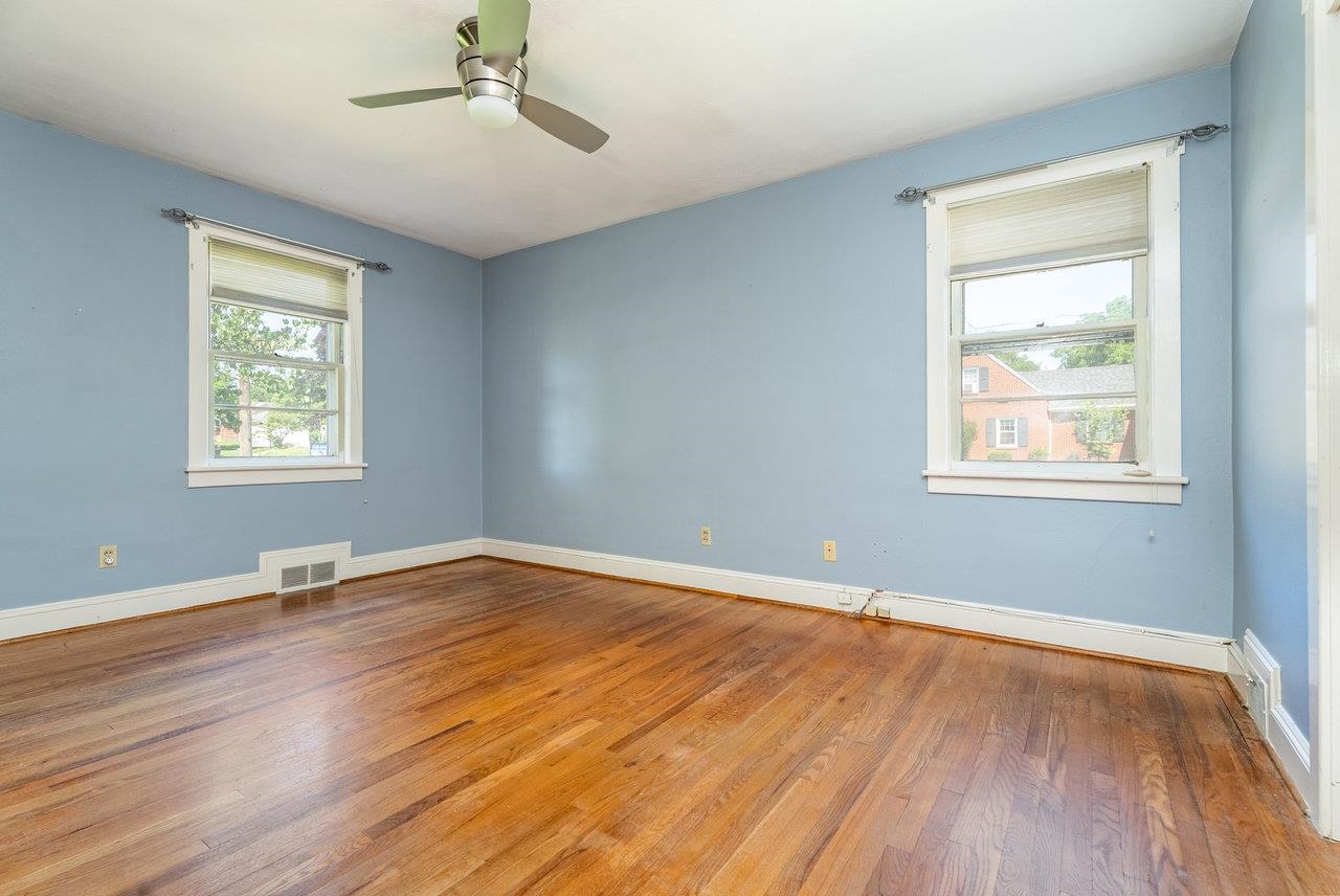 340 NEW YORK AVE, HARRISONBURG, Virginia 22801, 4 Bedrooms Bedrooms, ,3 BathroomsBathrooms,Residential,340 NEW YORK AVE,666186 MLS # 666186