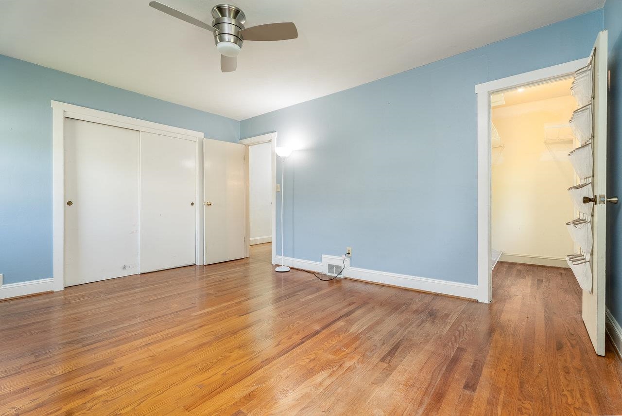 340 NEW YORK AVE, HARRISONBURG, Virginia 22801, 4 Bedrooms Bedrooms, ,3 BathroomsBathrooms,Residential,340 NEW YORK AVE,666186 MLS # 666186