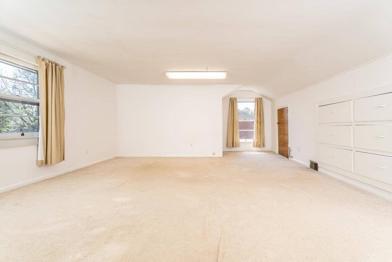 340 NEW YORK AVE, HARRISONBURG, Virginia 22801, 4 Bedrooms Bedrooms, ,3 BathroomsBathrooms,Residential,340 NEW YORK AVE,666186 MLS # 666186