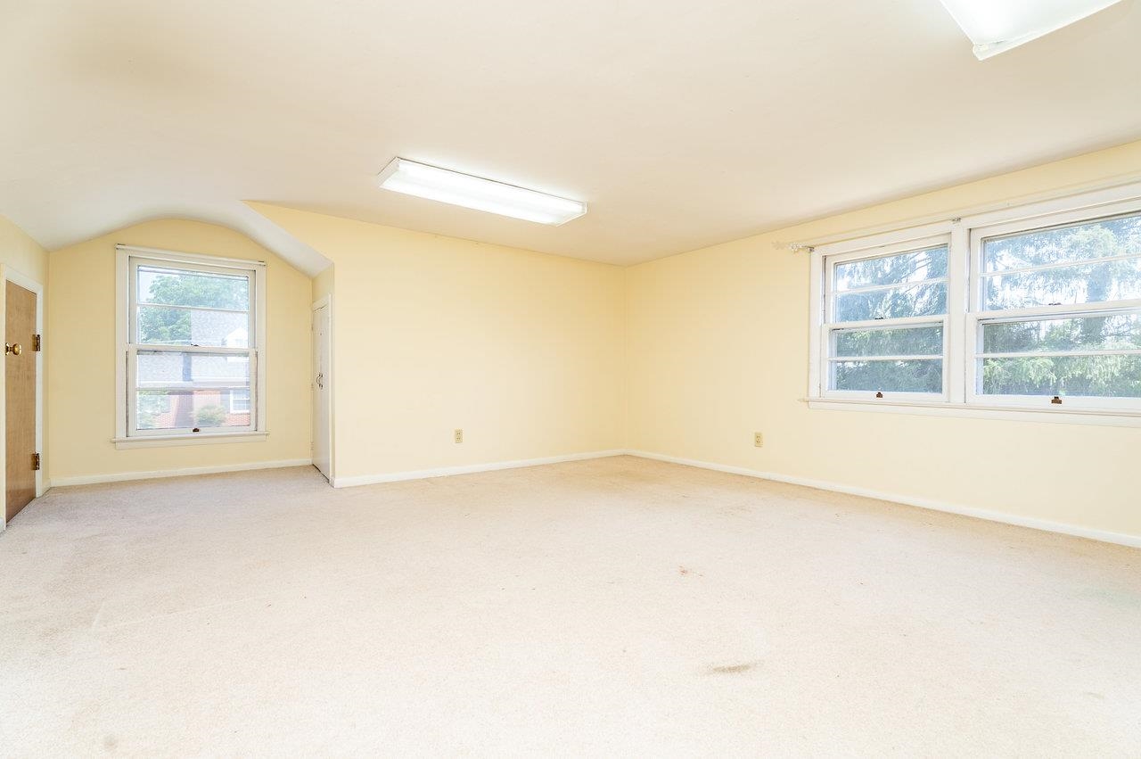 340 NEW YORK AVE, HARRISONBURG, Virginia 22801, 4 Bedrooms Bedrooms, ,3 BathroomsBathrooms,Residential,340 NEW YORK AVE,666186 MLS # 666186
