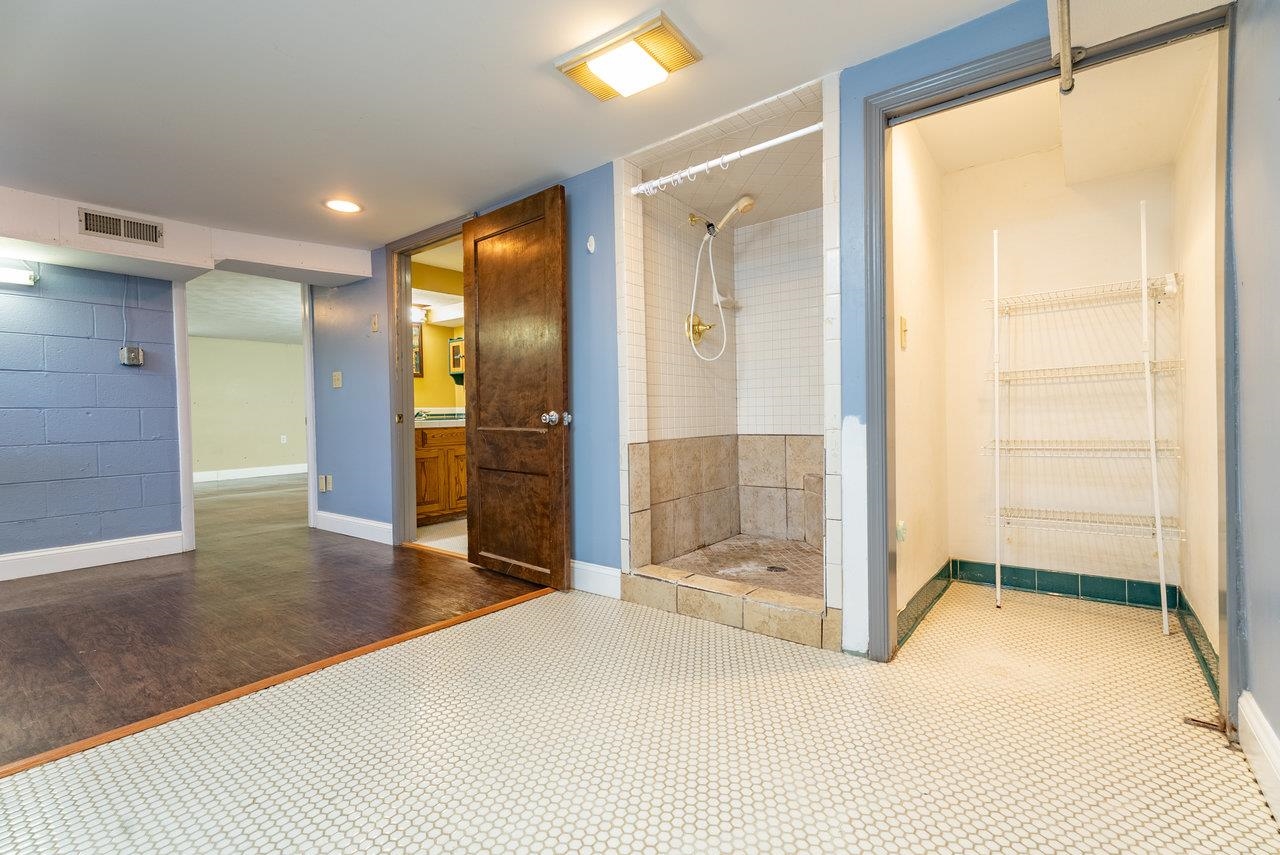 340 NEW YORK AVE, HARRISONBURG, Virginia 22801, 4 Bedrooms Bedrooms, ,3 BathroomsBathrooms,Residential,340 NEW YORK AVE,666186 MLS # 666186