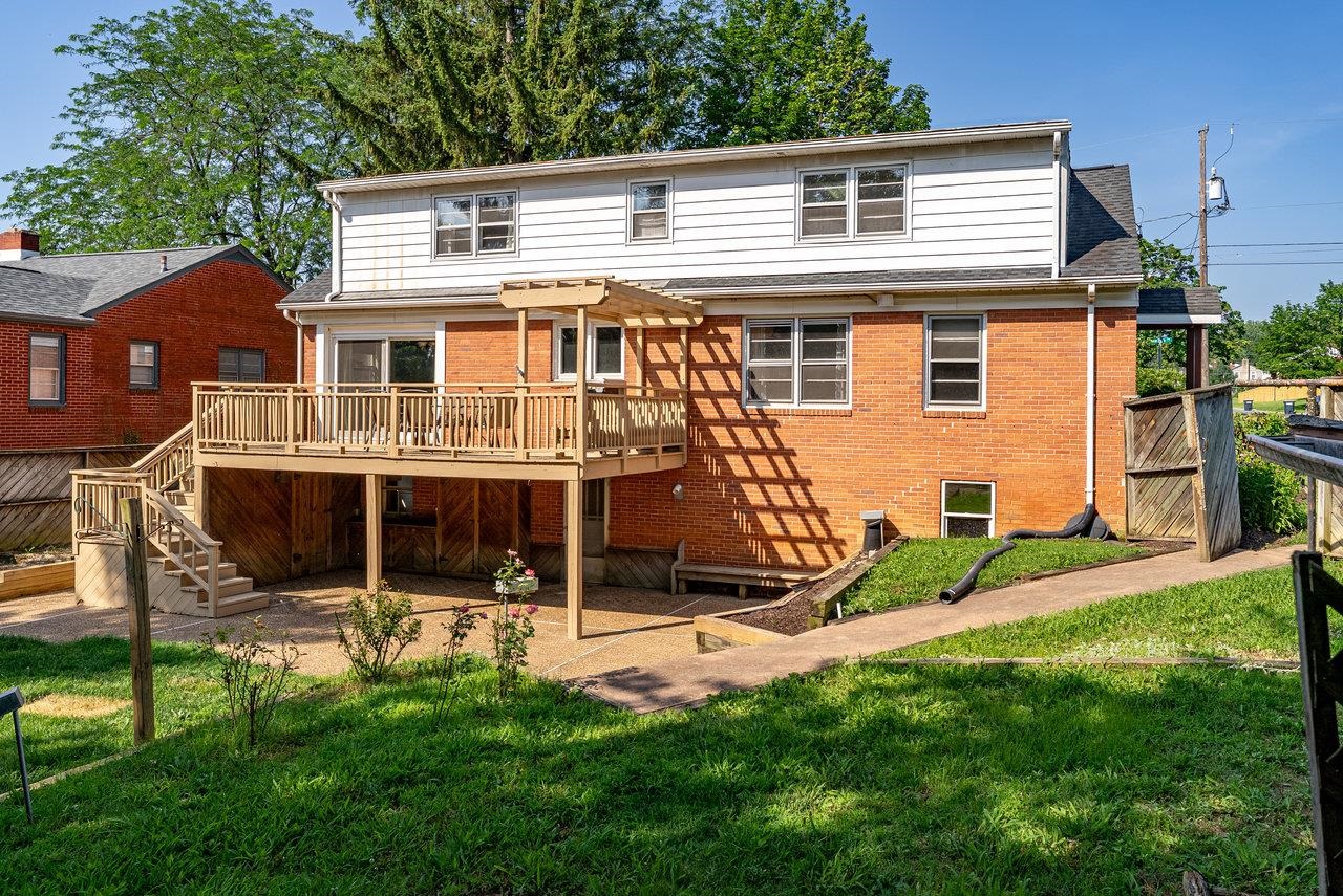 340 NEW YORK AVE, HARRISONBURG, Virginia 22801, 4 Bedrooms Bedrooms, ,3 BathroomsBathrooms,Residential,340 NEW YORK AVE,666186 MLS # 666186