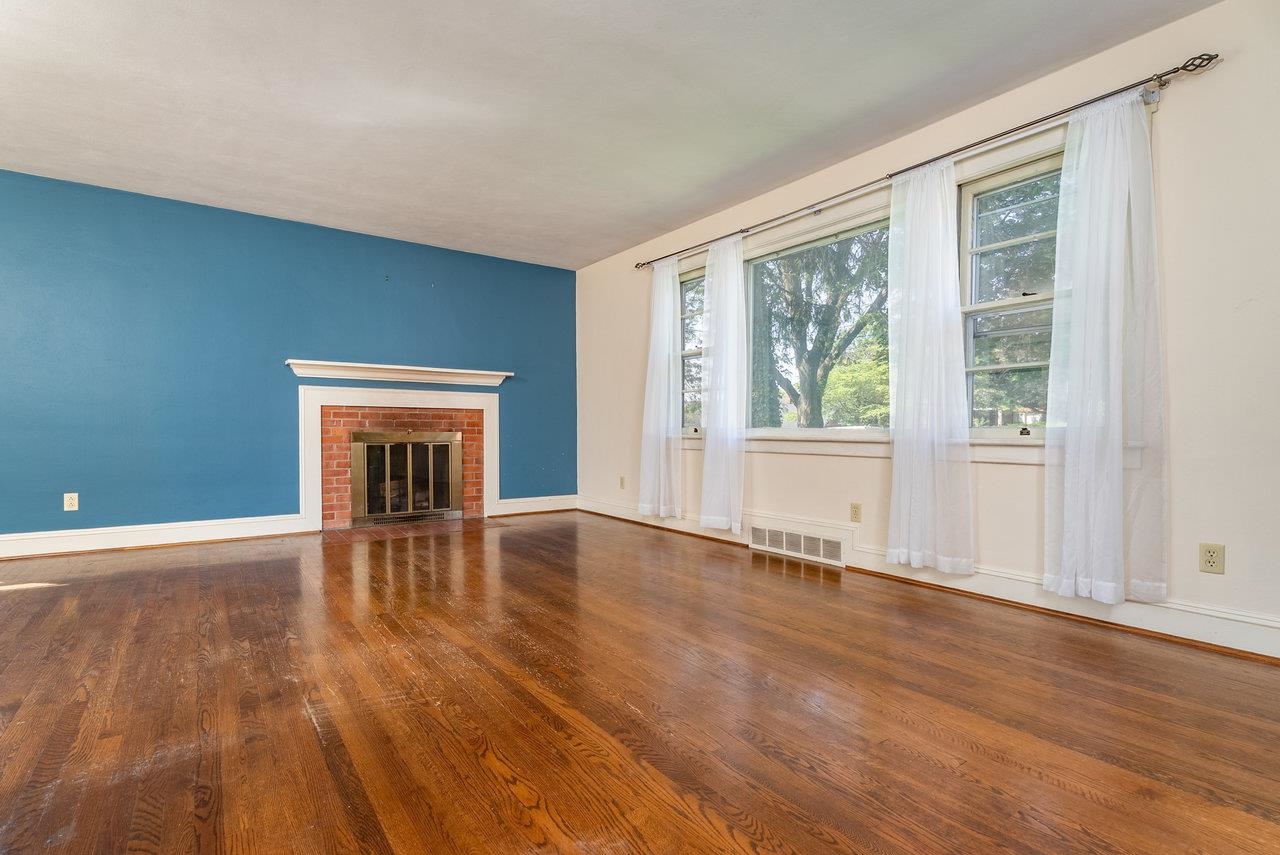 340 NEW YORK AVE, HARRISONBURG, Virginia 22801, 4 Bedrooms Bedrooms, ,3 BathroomsBathrooms,Residential,340 NEW YORK AVE,666186 MLS # 666186