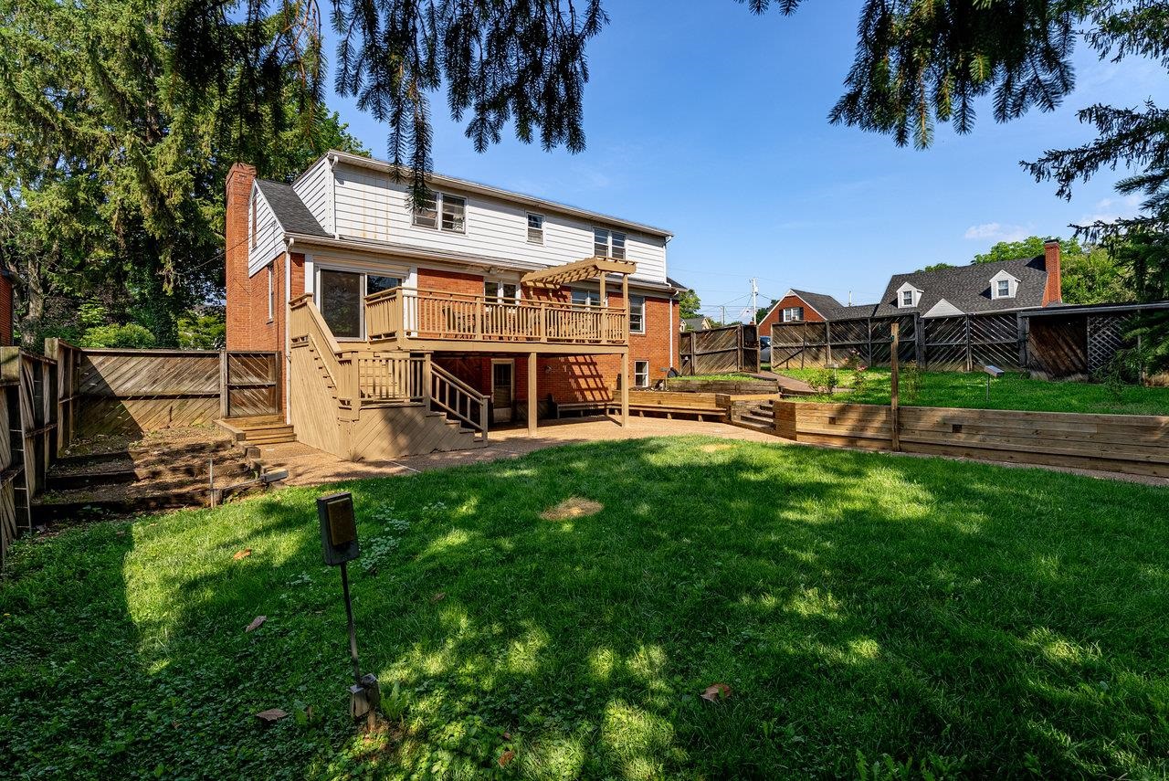 340 NEW YORK AVE, HARRISONBURG, Virginia 22801, 4 Bedrooms Bedrooms, ,3 BathroomsBathrooms,Residential,340 NEW YORK AVE,666186 MLS # 666186
