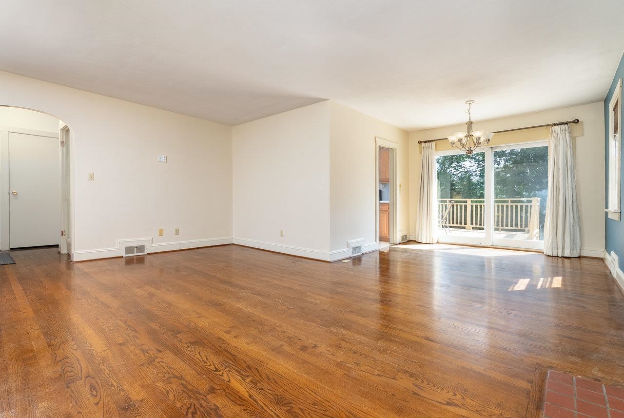 340 NEW YORK AVE, HARRISONBURG, Virginia 22801, 4 Bedrooms Bedrooms, ,3 BathroomsBathrooms,Residential,340 NEW YORK AVE,666186 MLS # 666186