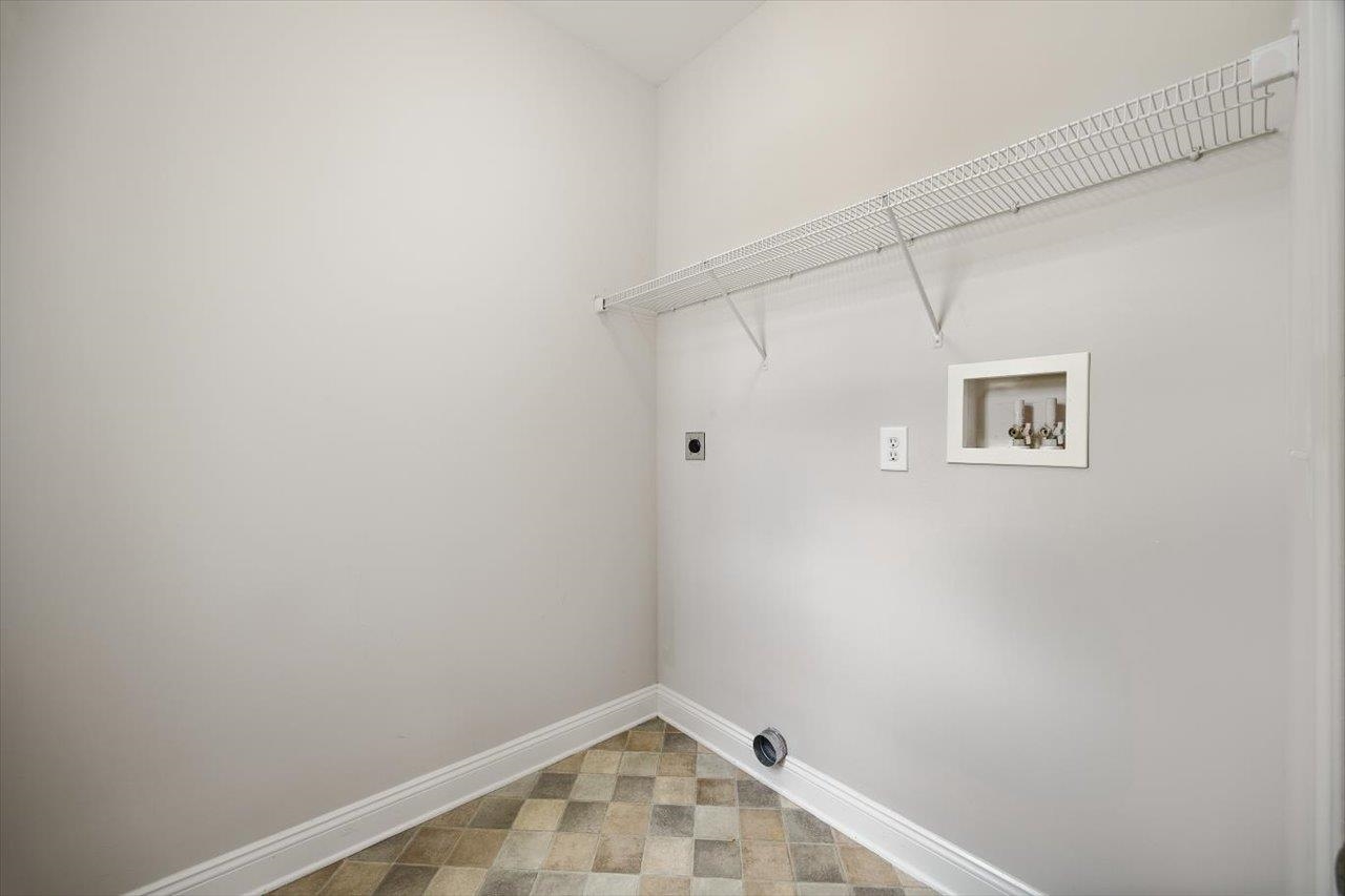 239 WINDSOR DR, FISHERSVILLE, Virginia 22939, 3 Bedrooms Bedrooms, ,2 BathroomsBathrooms,Residential,67a3-(3)-109 WINDWARD POINTE SEC 3 LOT 109 .275,239 WINDSOR DR,666190 MLS # 666190
