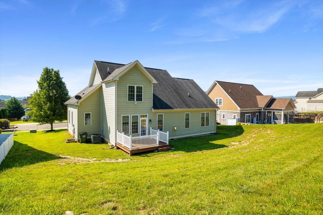 239 WINDSOR DR, FISHERSVILLE, Virginia 22939, 3 Bedrooms Bedrooms, ,2 BathroomsBathrooms,Residential,67a3-(3)-109 WINDWARD POINTE SEC 3 LOT 109 .275,239 WINDSOR DR,666190 MLS # 666190