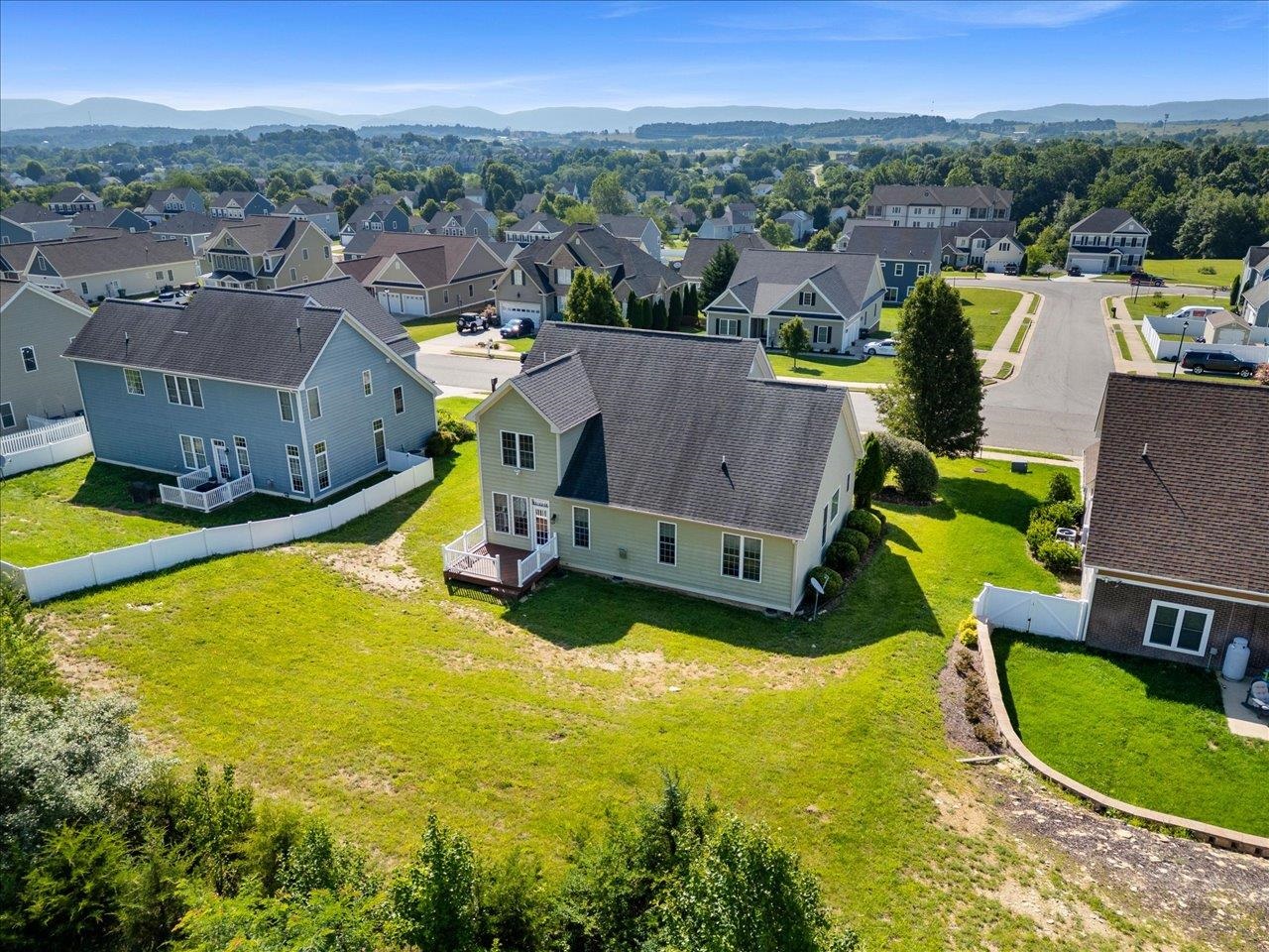 239 WINDSOR DR, FISHERSVILLE, Virginia 22939, 3 Bedrooms Bedrooms, ,2 BathroomsBathrooms,Residential,67a3-(3)-109 WINDWARD POINTE SEC 3 LOT 109 .275,239 WINDSOR DR,666190 MLS # 666190