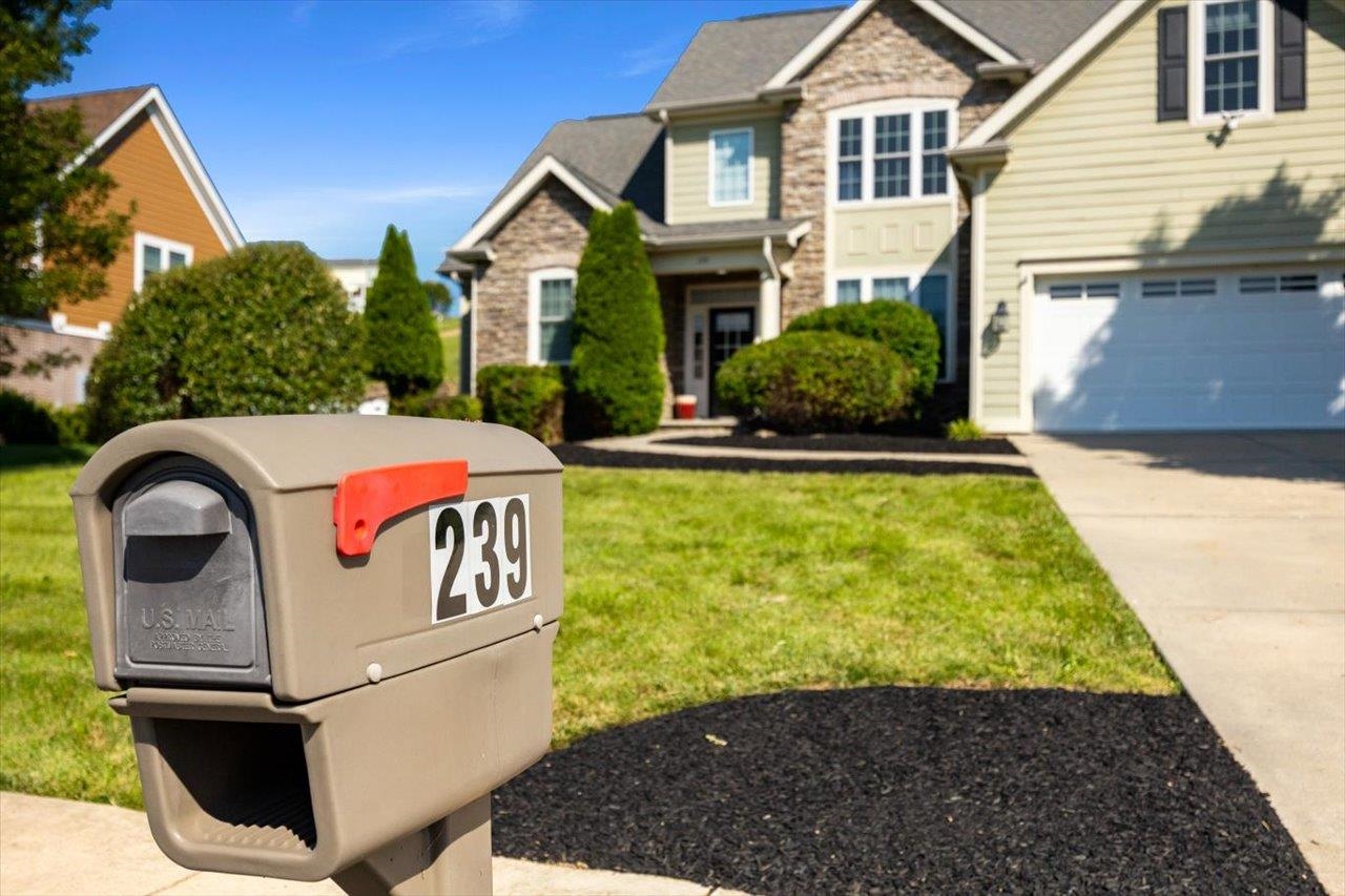 239 WINDSOR DR, FISHERSVILLE, Virginia 22939, 3 Bedrooms Bedrooms, ,2 BathroomsBathrooms,Residential,67a3-(3)-109 WINDWARD POINTE SEC 3 LOT 109 .275,239 WINDSOR DR,666190 MLS # 666190