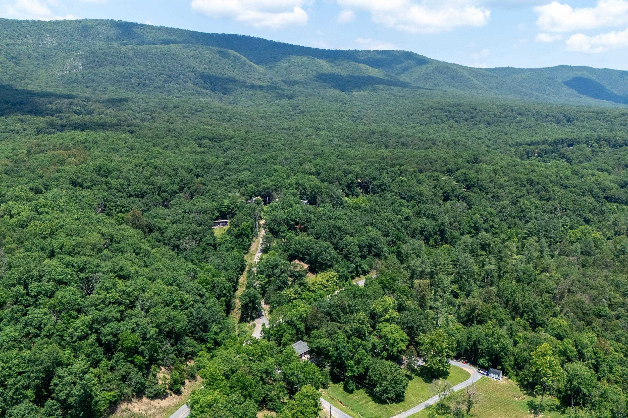 123 FISHERMANS LN, LURAY, Virginia 22835, 3 Bedrooms Bedrooms, ,1 BathroomBathrooms,Residential,123 FISHERMANS LN,666192 MLS # 666192