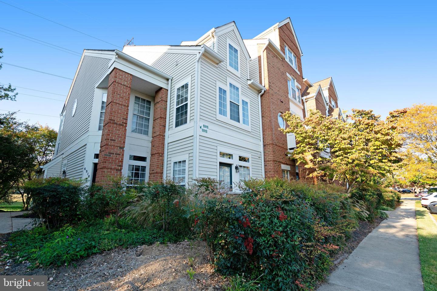 6914 ELLINGHAM CIR #C, ALEXANDRIA, Virginia 22315, 2 Bedrooms Bedrooms, ,2 BathroomsBathrooms,Residential,For sale,6914 ELLINGHAM CIR #C,VAFX2241856 MLS # VAFX2241856