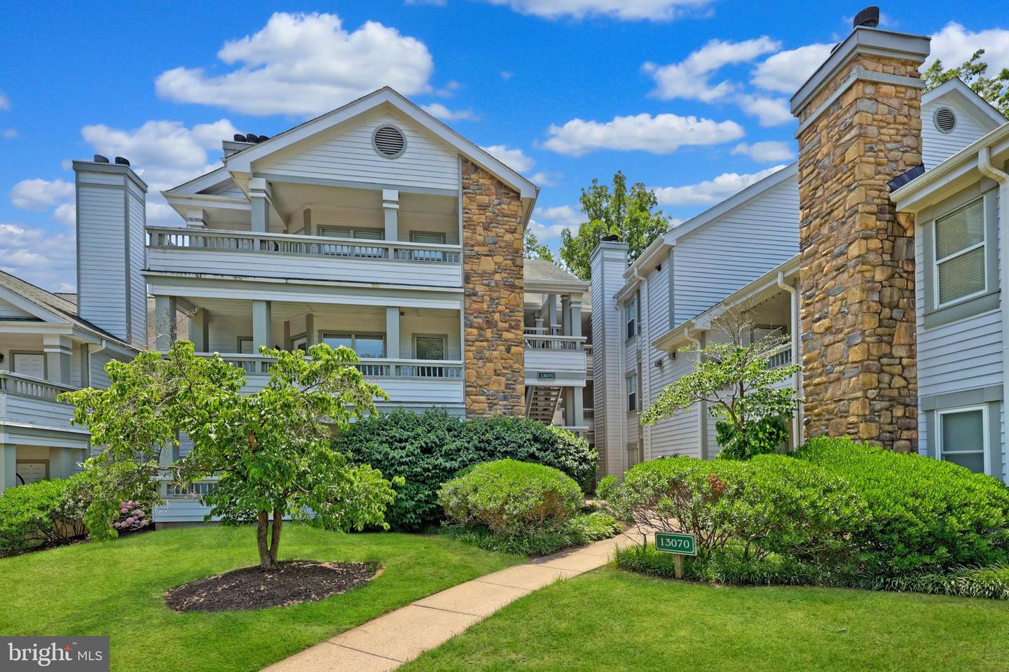 13070 AUTUMN WOODS WAY #302, FAIRFAX, Virginia 22033, 2 Bedrooms Bedrooms, 4 Rooms Rooms,2 BathroomsBathrooms,Residential,For sale,13070 AUTUMN WOODS WAY #302,VAFX2242732 MLS # VAFX2242732