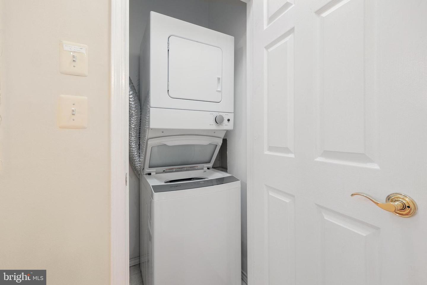 13070 AUTUMN WOODS WAY #302, FAIRFAX, Virginia 22033, 2 Bedrooms Bedrooms, 4 Rooms Rooms,2 BathroomsBathrooms,Residential,For sale,13070 AUTUMN WOODS WAY #302,VAFX2242732 MLS # VAFX2242732