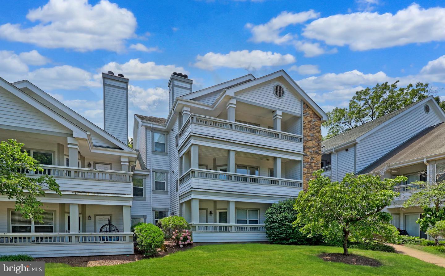 13070 AUTUMN WOODS WAY #302, FAIRFAX, Virginia 22033, 2 Bedrooms Bedrooms, 4 Rooms Rooms,2 BathroomsBathrooms,Residential,For sale,13070 AUTUMN WOODS WAY #302,VAFX2242732 MLS # VAFX2242732