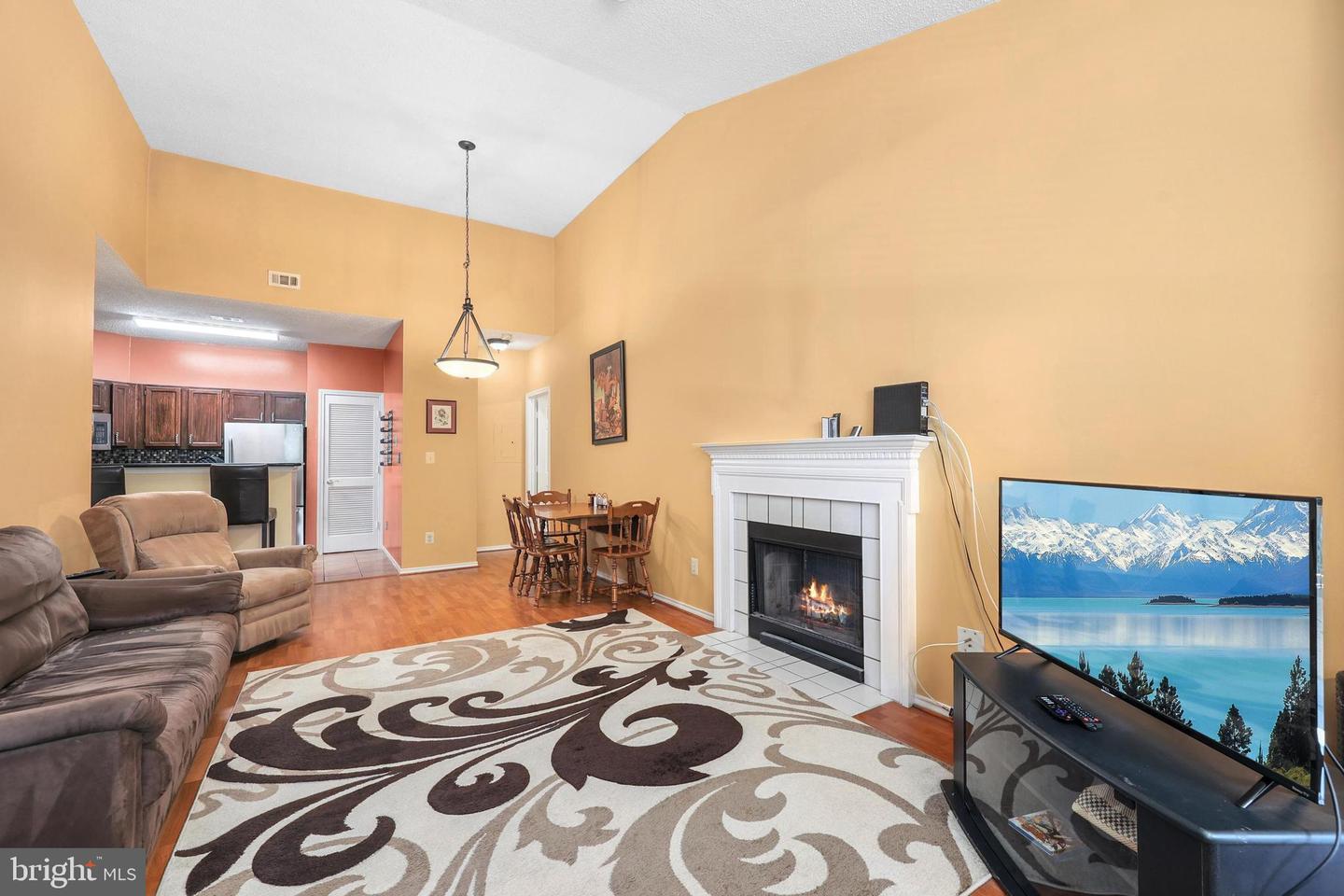 13070 AUTUMN WOODS WAY #302, FAIRFAX, Virginia 22033, 2 Bedrooms Bedrooms, 4 Rooms Rooms,2 BathroomsBathrooms,Residential,For sale,13070 AUTUMN WOODS WAY #302,VAFX2242732 MLS # VAFX2242732