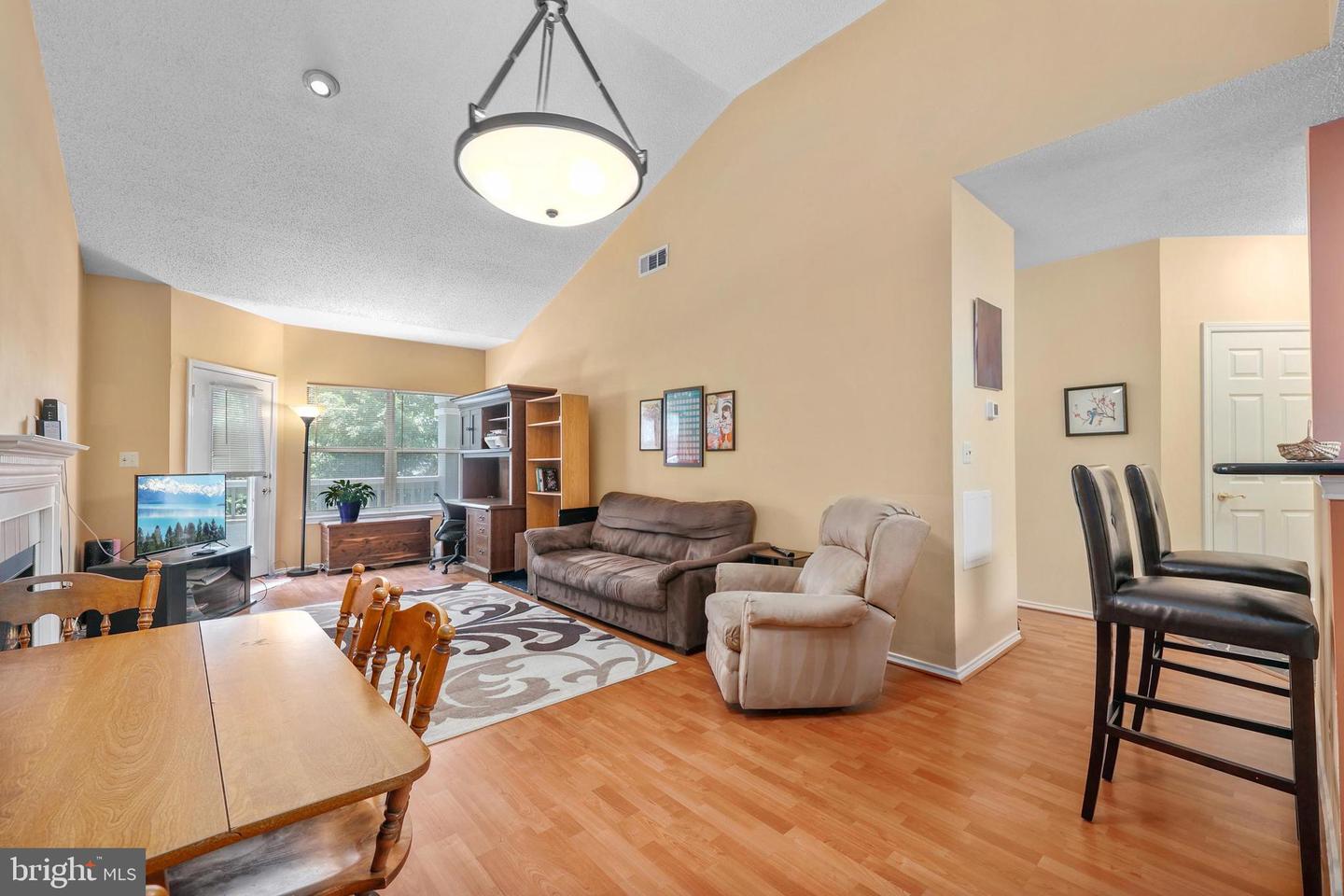 13070 AUTUMN WOODS WAY #302, FAIRFAX, Virginia 22033, 2 Bedrooms Bedrooms, 4 Rooms Rooms,2 BathroomsBathrooms,Residential,For sale,13070 AUTUMN WOODS WAY #302,VAFX2242732 MLS # VAFX2242732