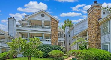 13070 AUTUMN WOODS WAY #302, FAIRFAX, Virginia 22033, 2 Bedrooms Bedrooms, 4 Rooms Rooms,2 BathroomsBathrooms,Residential,For sale,13070 AUTUMN WOODS WAY #302,VAFX2242732 MLS # VAFX2242732