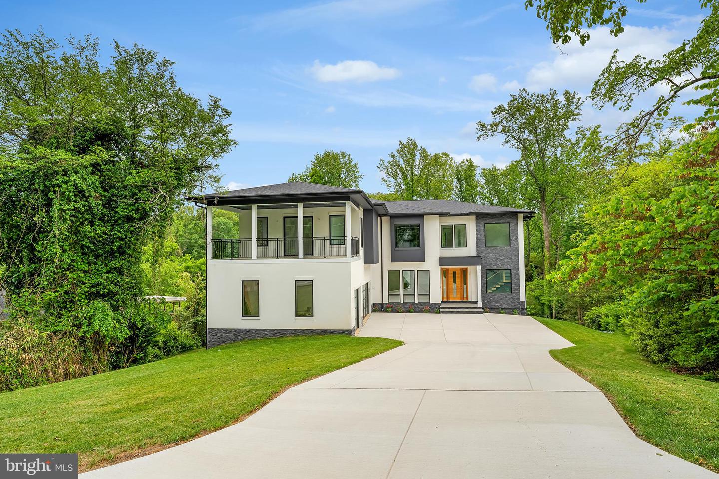 1434 WAGGAMAN CIR, MCLEAN, Virginia 22101, 6 Bedrooms Bedrooms, ,6 BathroomsBathrooms,Residential,For sale,1434 WAGGAMAN CIR,VAFX2243718 MLS # VAFX2243718