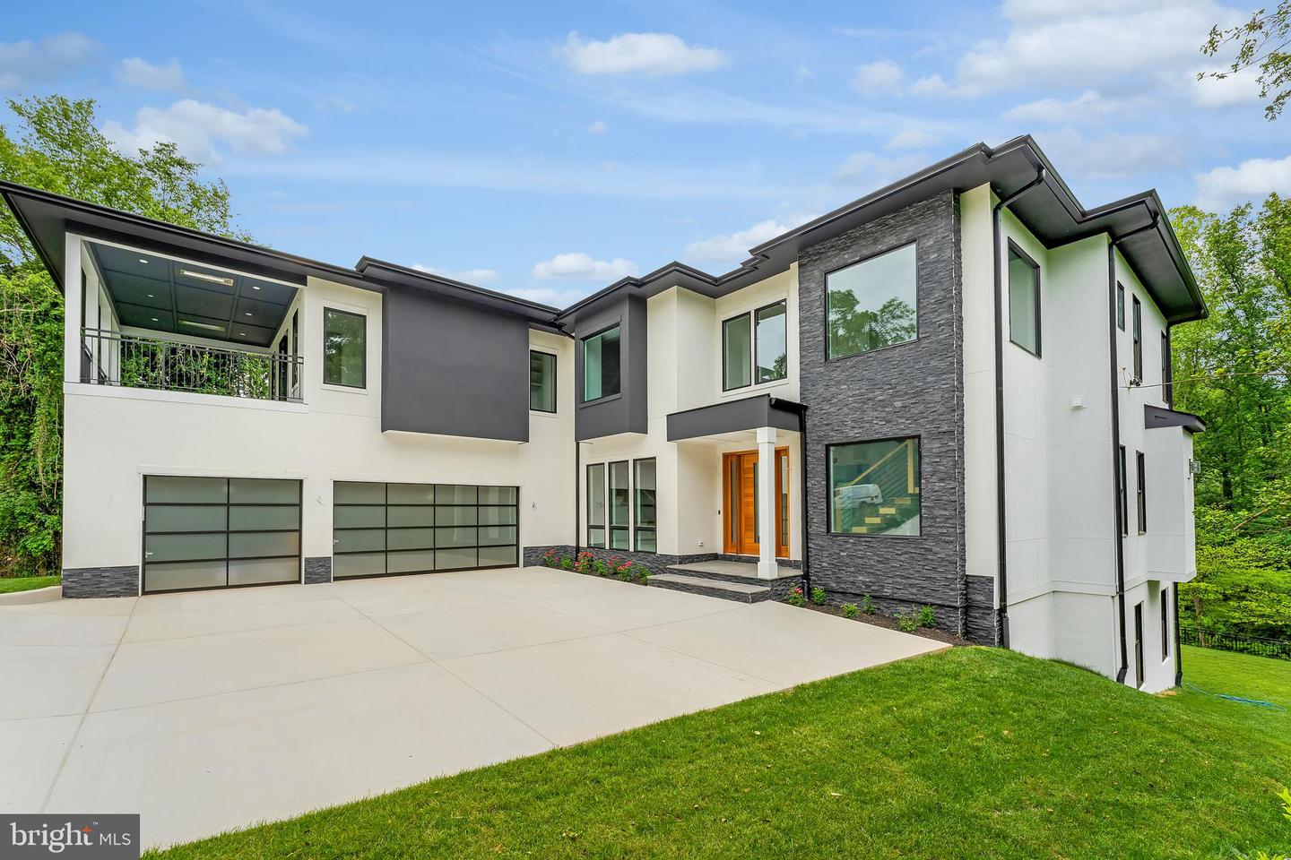 1434 WAGGAMAN CIR, MCLEAN, Virginia 22101, 6 Bedrooms Bedrooms, ,6 BathroomsBathrooms,Residential,For sale,1434 WAGGAMAN CIR,VAFX2243718 MLS # VAFX2243718