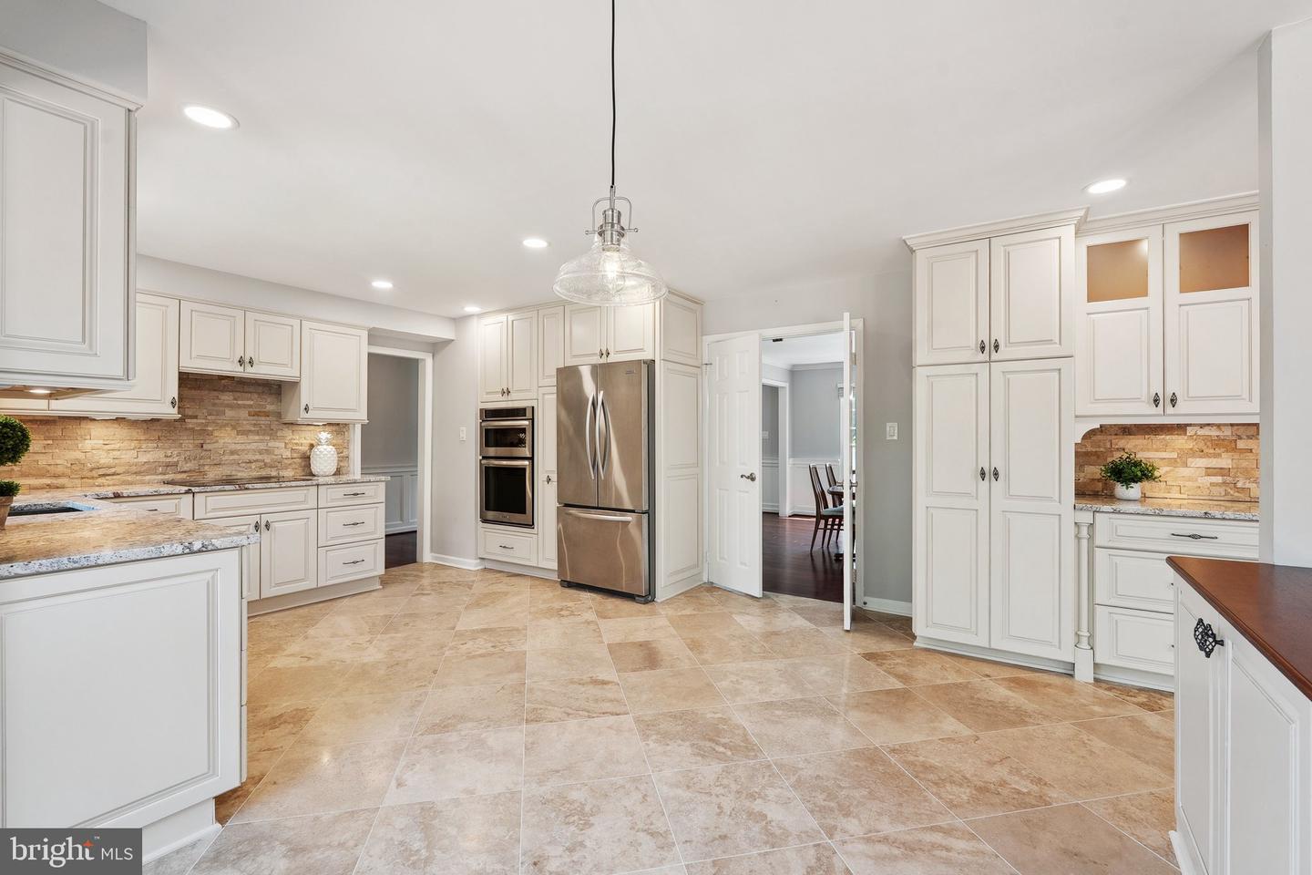 9802 DAYS FARM DR, VIENNA, Virginia 22182, 5 Bedrooms Bedrooms, ,2 BathroomsBathrooms,Residential,For sale,9802 DAYS FARM DR,VAFX2243786 MLS # VAFX2243786