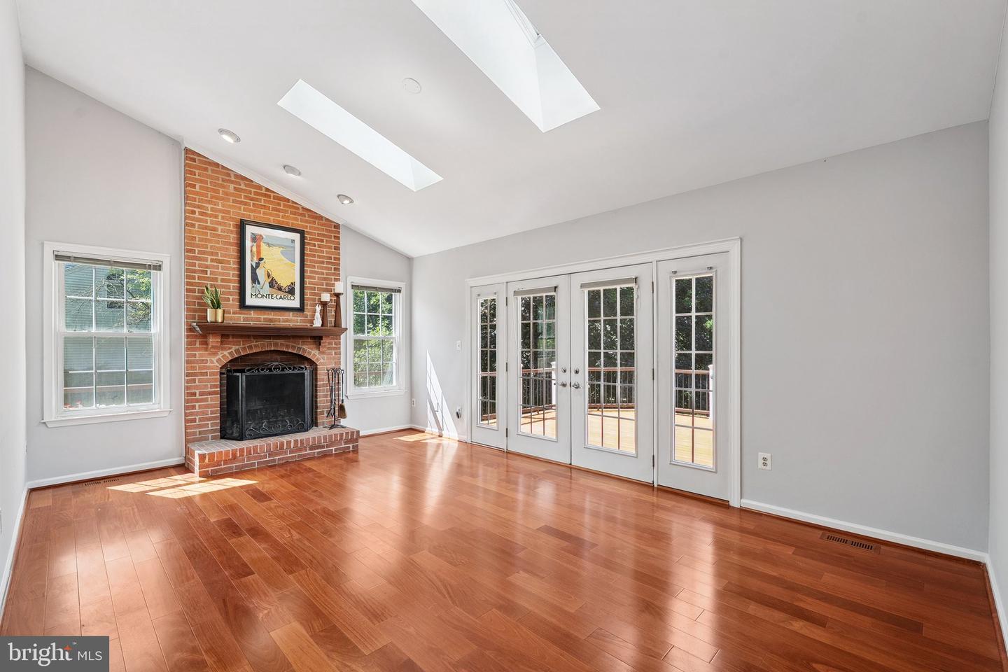 9802 DAYS FARM DR, VIENNA, Virginia 22182, 5 Bedrooms Bedrooms, ,2 BathroomsBathrooms,Residential,For sale,9802 DAYS FARM DR,VAFX2243786 MLS # VAFX2243786
