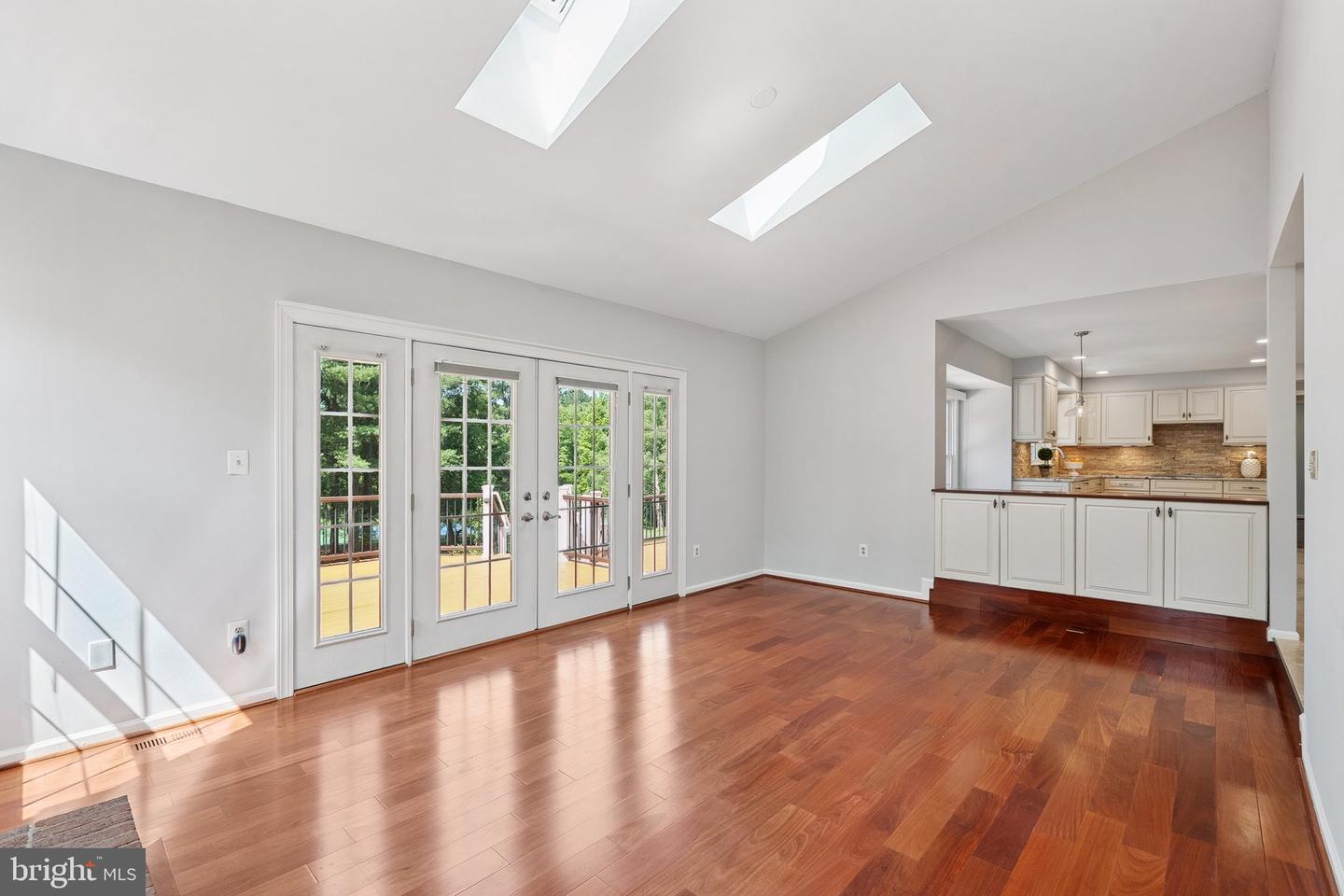 9802 DAYS FARM DR, VIENNA, Virginia 22182, 5 Bedrooms Bedrooms, ,2 BathroomsBathrooms,Residential,For sale,9802 DAYS FARM DR,VAFX2243786 MLS # VAFX2243786