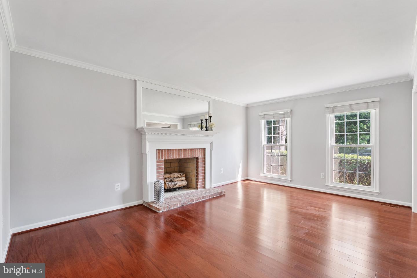 9802 DAYS FARM DR, VIENNA, Virginia 22182, 5 Bedrooms Bedrooms, ,2 BathroomsBathrooms,Residential,For sale,9802 DAYS FARM DR,VAFX2243786 MLS # VAFX2243786