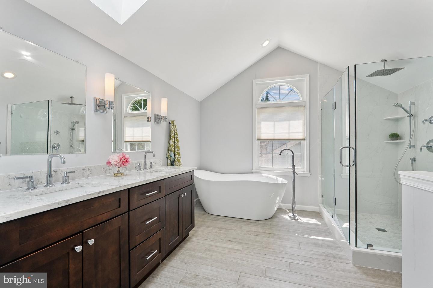 9802 DAYS FARM DR, VIENNA, Virginia 22182, 5 Bedrooms Bedrooms, ,2 BathroomsBathrooms,Residential,For sale,9802 DAYS FARM DR,VAFX2243786 MLS # VAFX2243786