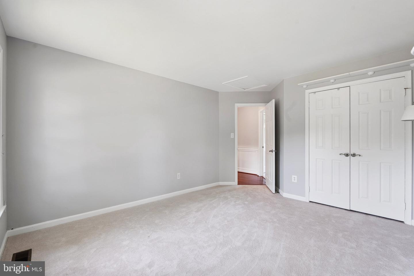 9802 DAYS FARM DR, VIENNA, Virginia 22182, 5 Bedrooms Bedrooms, ,2 BathroomsBathrooms,Residential,For sale,9802 DAYS FARM DR,VAFX2243786 MLS # VAFX2243786