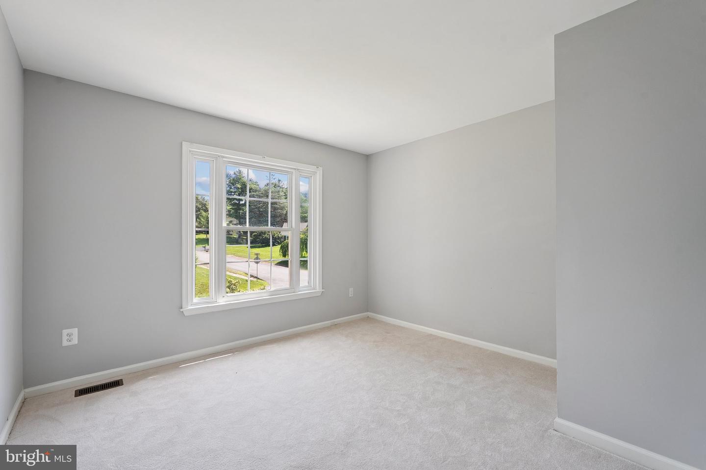 9802 DAYS FARM DR, VIENNA, Virginia 22182, 5 Bedrooms Bedrooms, ,2 BathroomsBathrooms,Residential,For sale,9802 DAYS FARM DR,VAFX2243786 MLS # VAFX2243786