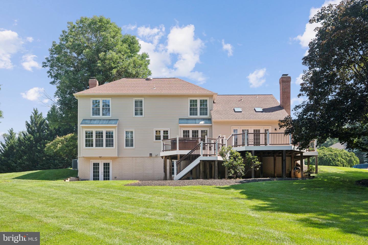 9802 DAYS FARM DR, VIENNA, Virginia 22182, 5 Bedrooms Bedrooms, ,2 BathroomsBathrooms,Residential,For sale,9802 DAYS FARM DR,VAFX2243786 MLS # VAFX2243786