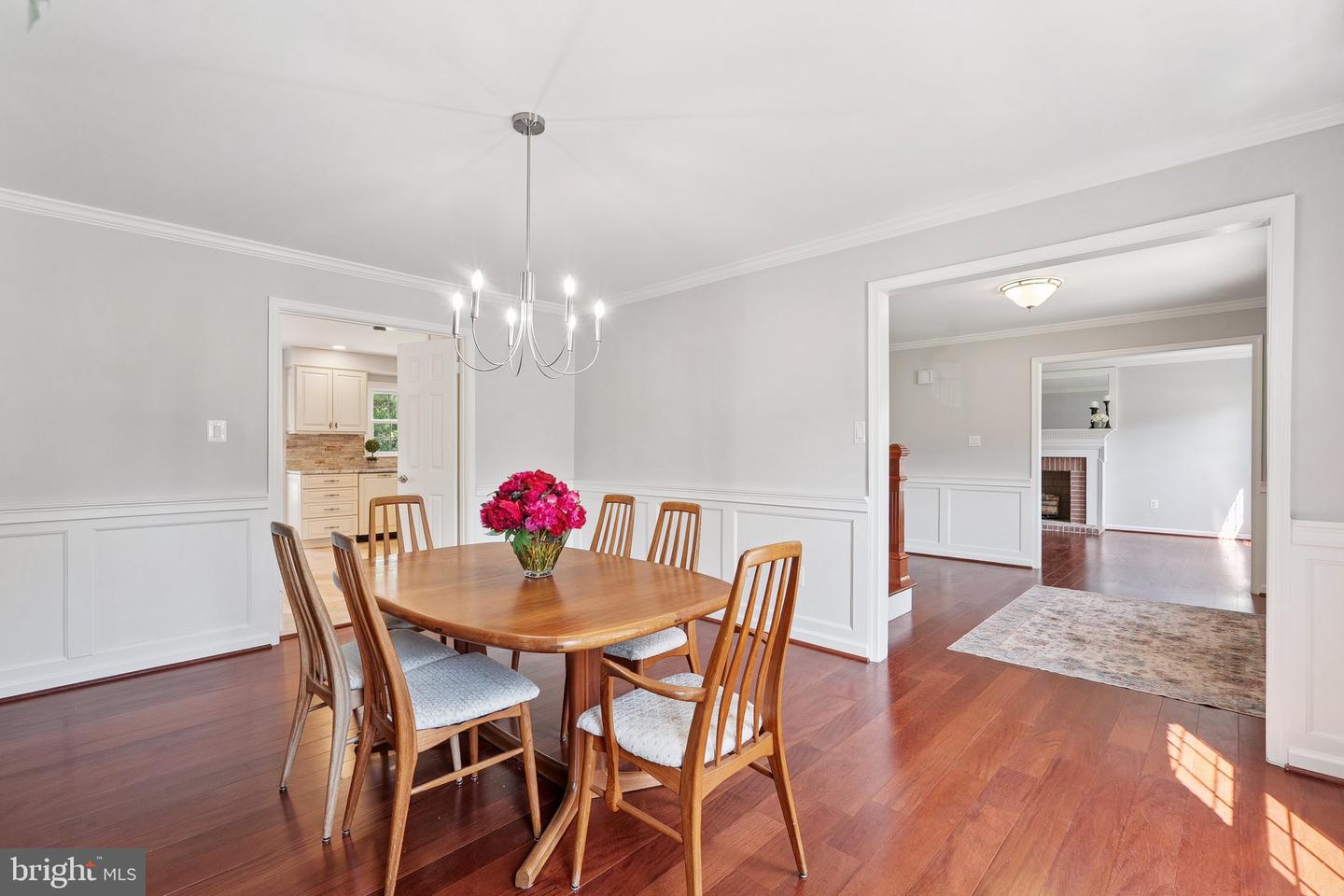 9802 DAYS FARM DR, VIENNA, Virginia 22182, 5 Bedrooms Bedrooms, ,2 BathroomsBathrooms,Residential,For sale,9802 DAYS FARM DR,VAFX2243786 MLS # VAFX2243786