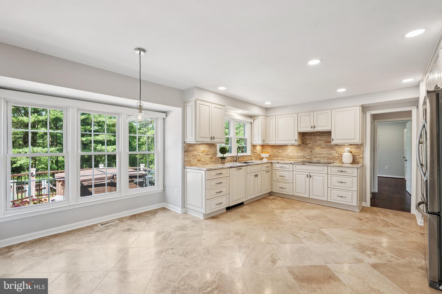 9802 DAYS FARM DR, VIENNA, Virginia 22182, 5 Bedrooms Bedrooms, ,2 BathroomsBathrooms,Residential,For sale,9802 DAYS FARM DR,VAFX2243786 MLS # VAFX2243786