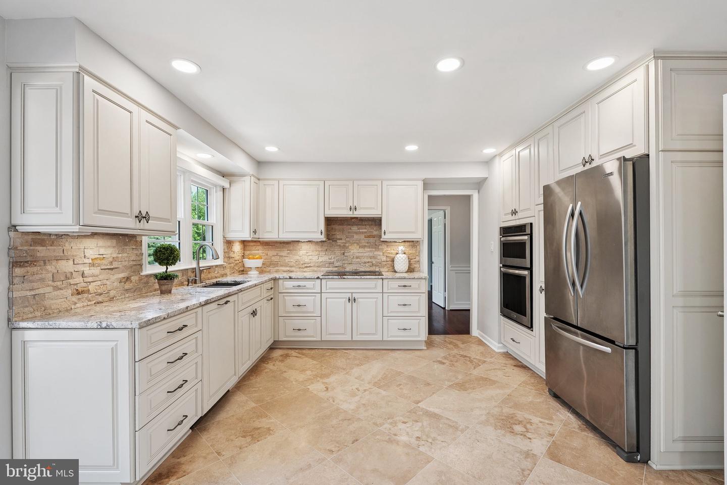 9802 DAYS FARM DR, VIENNA, Virginia 22182, 5 Bedrooms Bedrooms, ,2 BathroomsBathrooms,Residential,For sale,9802 DAYS FARM DR,VAFX2243786 MLS # VAFX2243786