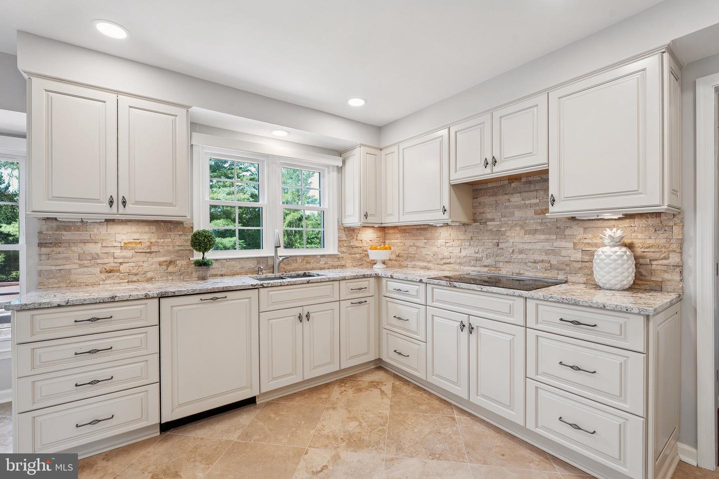 9802 DAYS FARM DR, VIENNA, Virginia 22182, 5 Bedrooms Bedrooms, ,2 BathroomsBathrooms,Residential,For sale,9802 DAYS FARM DR,VAFX2243786 MLS # VAFX2243786