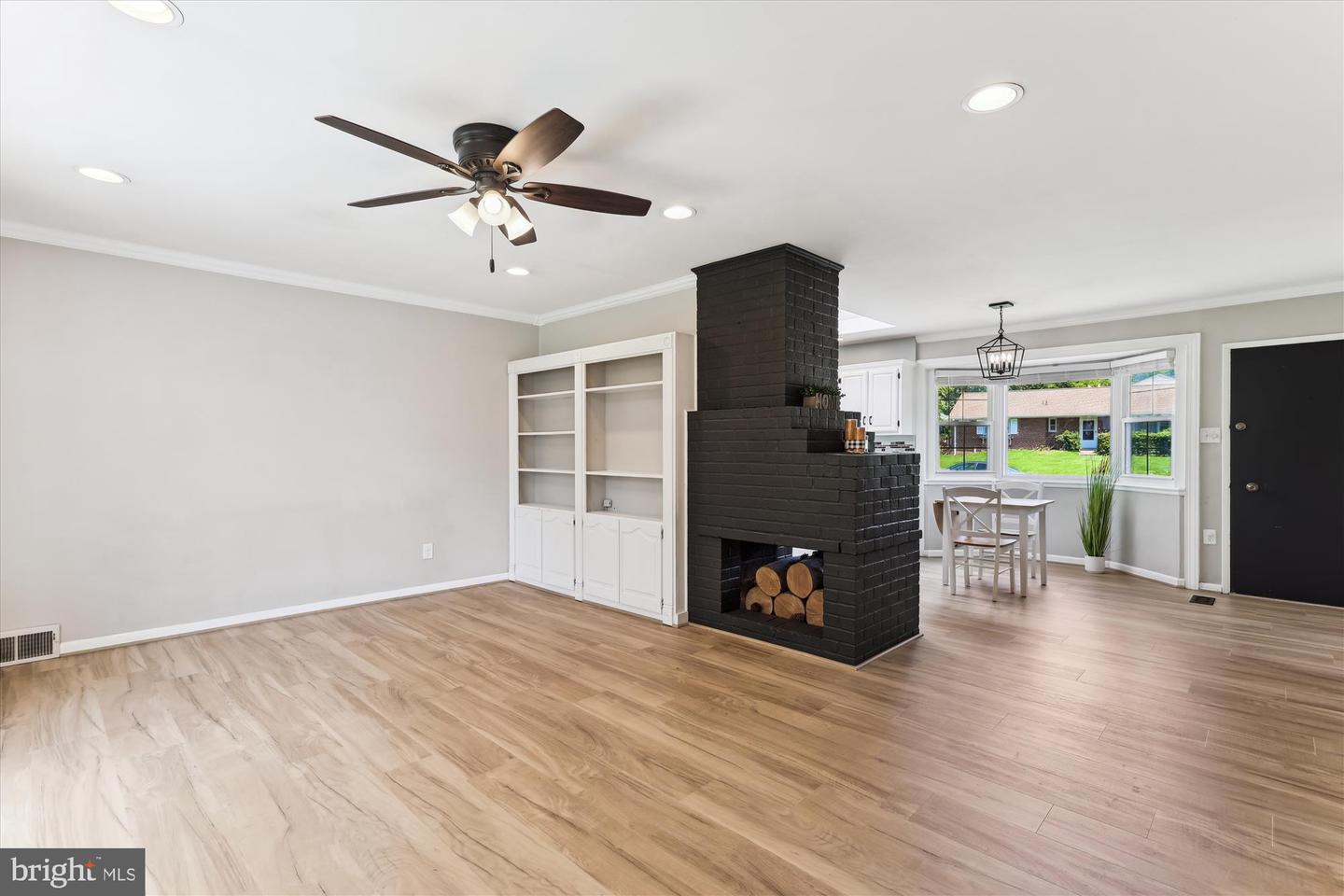 5214 JULIET ST, SPRINGFIELD, Virginia 22151, 3 Bedrooms Bedrooms, ,2 BathroomsBathrooms,Residential,For sale,5214 JULIET ST,VAFX2244358 MLS # VAFX2244358