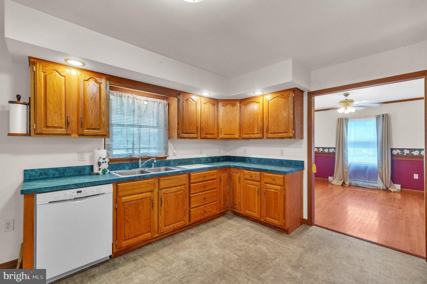 40 GREENHILL LN, EDINBURG, Virginia 22824, 3 Bedrooms Bedrooms, ,2 BathroomsBathrooms,Residential,For sale,40 GREENHILL LN,VASH2011628 MLS # VASH2011628